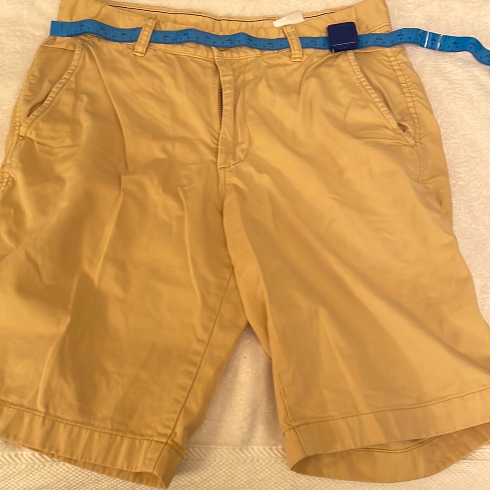 Mens size S. uniqlo flat front shorts mustard colour. Good used condition